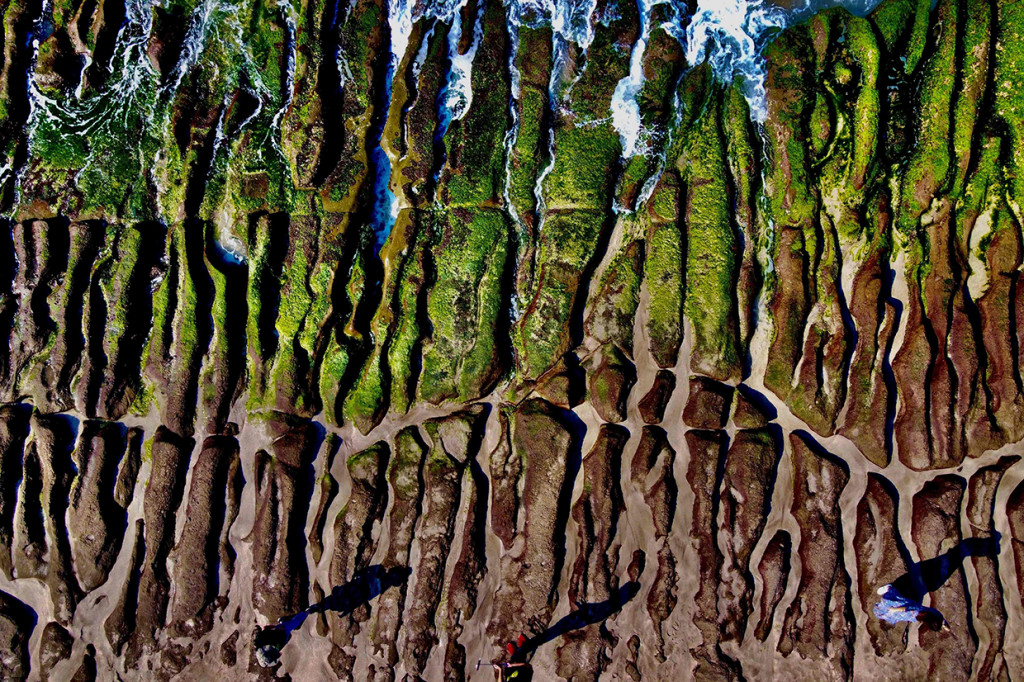 Selain menjadi pantai yang indah di dekat Taipei, terumbu karang yang menakjubkan ini merupakan salah satu keajaiban alam paling aneh di seluruh Taiwan. 