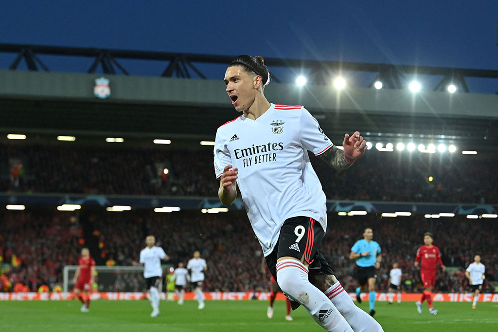 Benfica berhasil menyamakan kedudukan pada menit ke-82.Kali ini Darwin Nunez yang menerima umpan terobosan Joao Mario dan menaklukkan Alisson dengan sepakan ke tiang jauh. Kedudukan menjadi 3-3, dengan agregat 6-4.