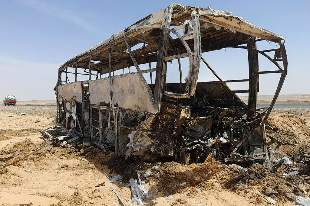 Menurut sebuah pernyataan dari pihak kegubernuran Aswan, kecelakaan itu terjadi di jalan antara Kota Aswan dan kuil-kuil Abu Simbel, yakni sebuah lokasi wisata populer di Mesir selatan.