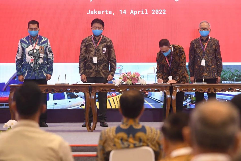 INA sebagai Lembaga Pengelola Investasi (LPI), pada Kamis, 14 April 2022, melakukan penandatanganan perjanjian induk atau Head of Agreement (HOA) dengan Hutama Karya untuk investasi bersama, serta perjanjian kerja sama dengan Waskita Karya melalui anak perusahaannya, Waskita Toll Road.