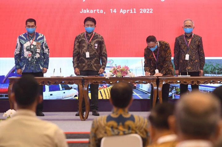 INA sebagai Lembaga Pengelola Investasi (LPI), pada Kamis, 14 April 2022, melakukan penandatanganan perjanjian induk atau Head of Agreement (HOA) dengan Hutama Karya untuk investasi bersama, serta perjanjian kerja sama dengan Waskita Karya melalui anak perusahaannya, Waskita Toll Road.