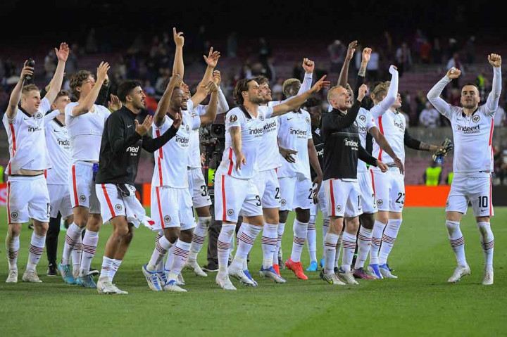 Frankfurt lolos ke semifinal dengan total agregat 4-3 setelah kedua tim bermain imbang 1-1 di leg pertama.