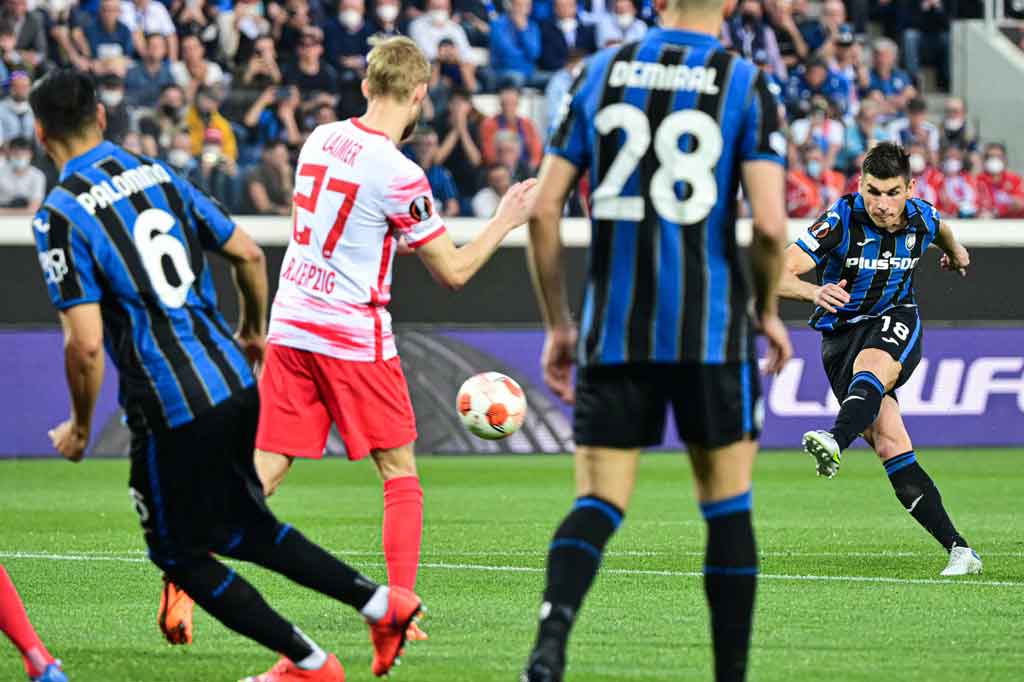 Pada babak kedua, Atalanta kembali mengambil inisiatif menyerang terlebih dahulu melalui Malinovskiy, namun tendangan bebasnya masih terkena barisan pemain RB Leipzig.