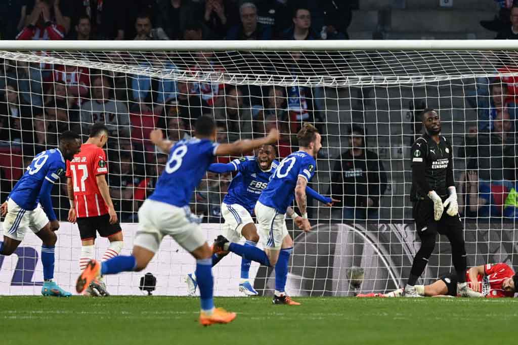 Leicester City terus melakukan serangan. Hasilnya mereka mampu membalikkan keunggulan pada menit ke-88 lewat Ricardo Pereira menyambut bola muntah tendangan Daka yang tak bisa dibendung oleh kiper PSV Yvon Mvogo. Skor 2-1 untuk Leicester bertahan hingga laga usai.