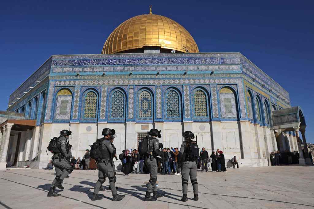 Al-Aqsa adalah situs tersuci ketiga umat Muslim, sementara orang-orang Yahudi menyebutnya sebagai Temple Mount, merujuk pada dua kuil yang dikatakan berdiri di sana pada zaman kuno.