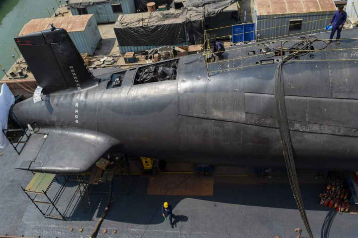 Empat kapal selam jenis ini yang telah ditugaskan yakni: INS Kalvari, INS Khanderi, INS Karanj, dan INS Vela.  Vela dan Vagsheer, dua kapal selam yang tersisa, dijadwalkan akan ditugaskan masing-masing pada 2022 dan 2023.