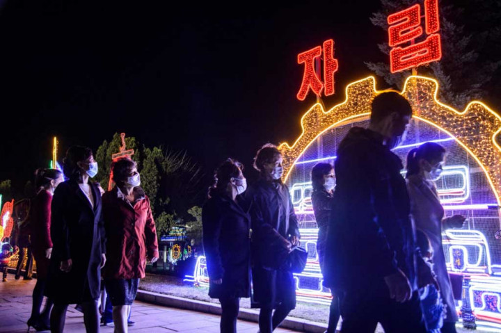 Ada liputan perayaan di media pemerintah menjelang hari itu, termasuk perangko peringatan, festival cahaya, pesta dansa, dan upeti bunga.