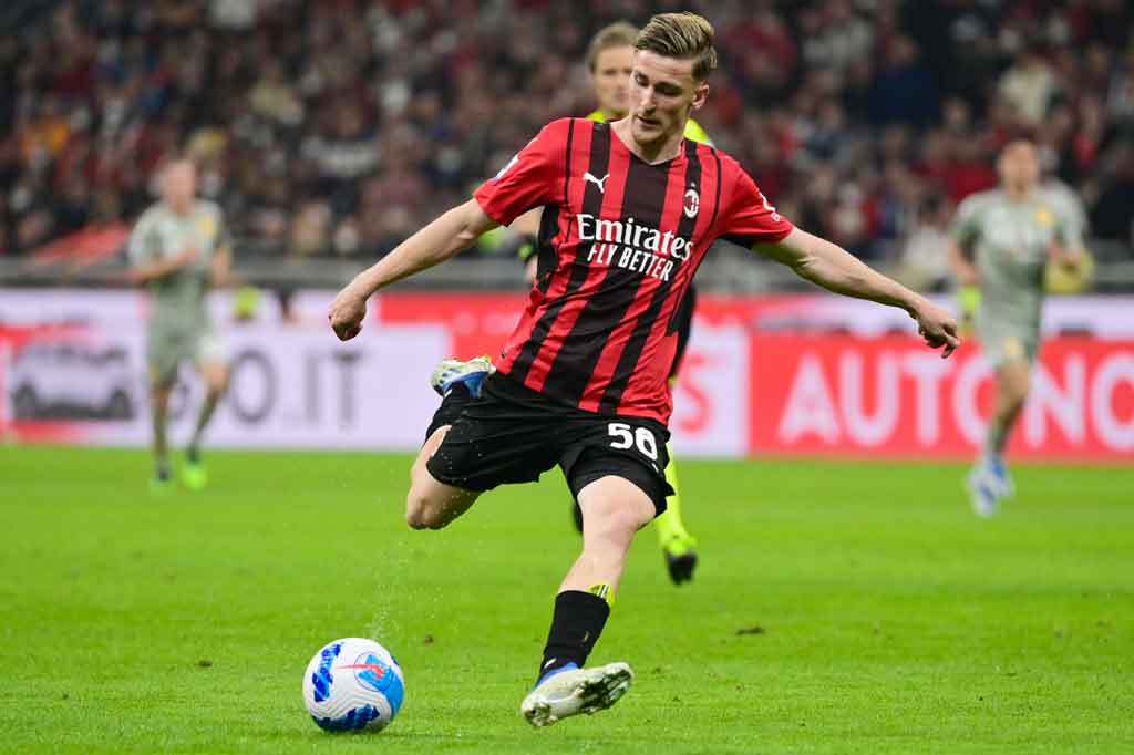 Alexis Saelemaekers nyaris menggandakan keunggulan timnya. Sayang tembakannya masih melambung di atas mistar gawang Genoa.