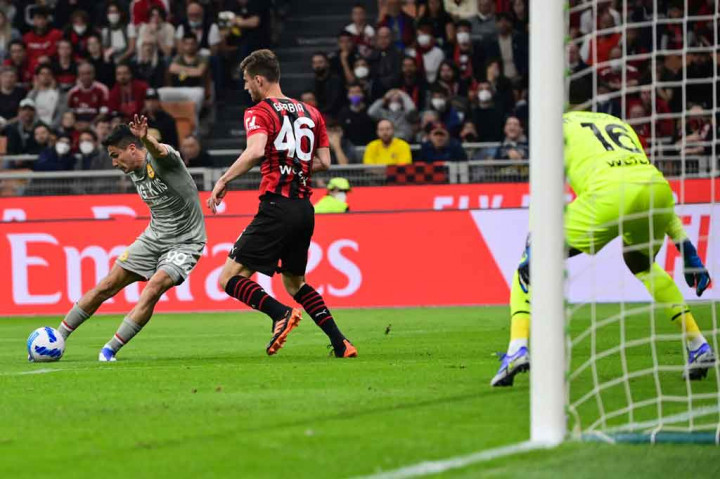 Sementara tim tamu hampir menyamakan kedudukan bila saja Pablo Galdames lebih jeli memanfaatkan peluang yang diperolehnya di dalam kotak penalti Rossoneri. Skor 1-0 bertahan hingga jeda.