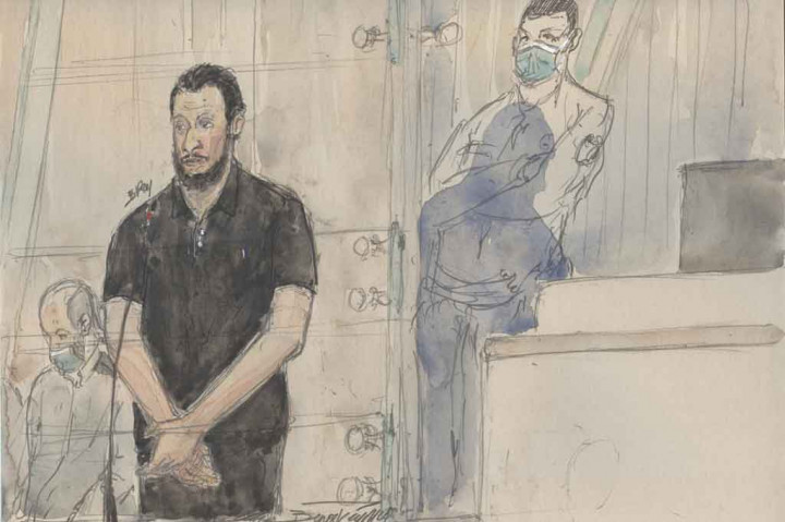 Abdeslam dikabarkan menangis ketika berbicara kepada para penyintas serangan itu di ruang sidang. 