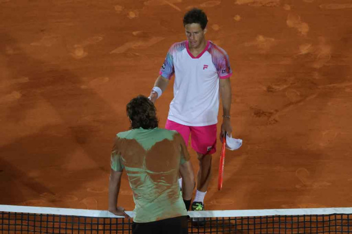 Dengan kemenangannya tersebut, petenis berusia 23 tahun itu menyamakan seri ATP Head2Head-nya dengan Schwartzman menjadi 2-2.