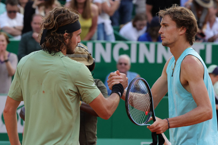 Tsitsipas yang juga juara bertahan berhasil mengalahkan petenis peringkat ketiga dunia tersebut dengan kemenangan straight set, 6-4, 6-2.