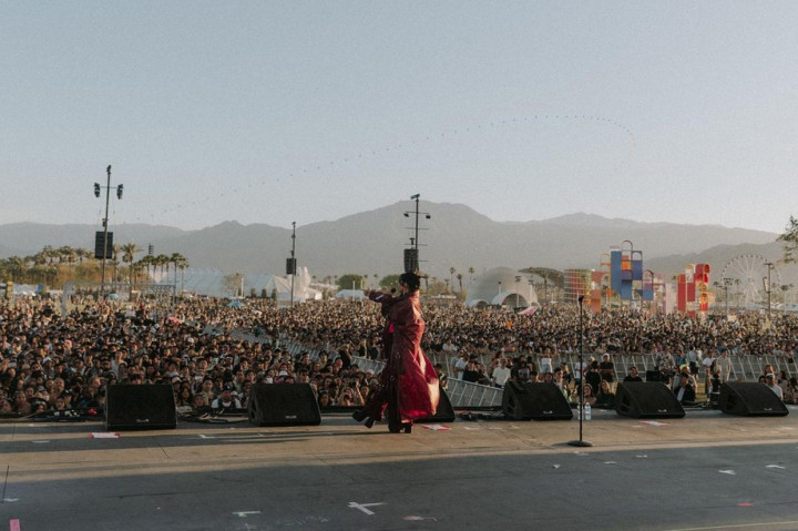 Niki yang kini berkarier di Amerika lewat naungan label 88 Rising, menjadi perempuan pertama dari Indonesia yang tampil di panggung Coachella pada Jumat, 15 April 2022, waktu setempat.