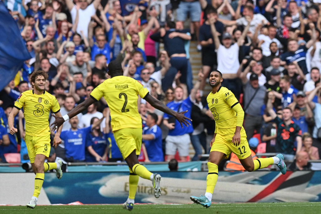 Chelsea sukses mengalahkan Crystal Palace dengan skor 2-0 dalam partai semifinal FA Cup 2021/22 yang digelar di Wembley, Minggu, 17 April 2022, malam WIB.