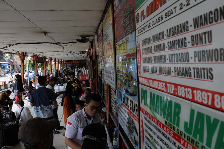 Perusahaan otobus (PO) antarkota antarprovinsi (AKAP) di Terminal Kalideres, Jakarta Barat, menyiapkan armada bus tambahan untuk mengantisipasi lonjakan pemudik saat Lebaran atau Hari Raya Idul Fitri 2022.