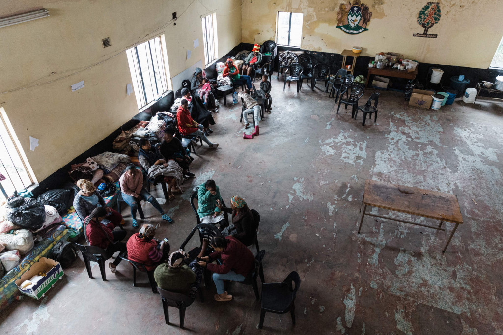 Banjir ini membuat ribuan orang kehilangan tempat tinggal, memutuskan aliran listrik dan pasokan air bersih, juga mengganggu operasional salah satu pelabuhan tersibuk di Afrika.