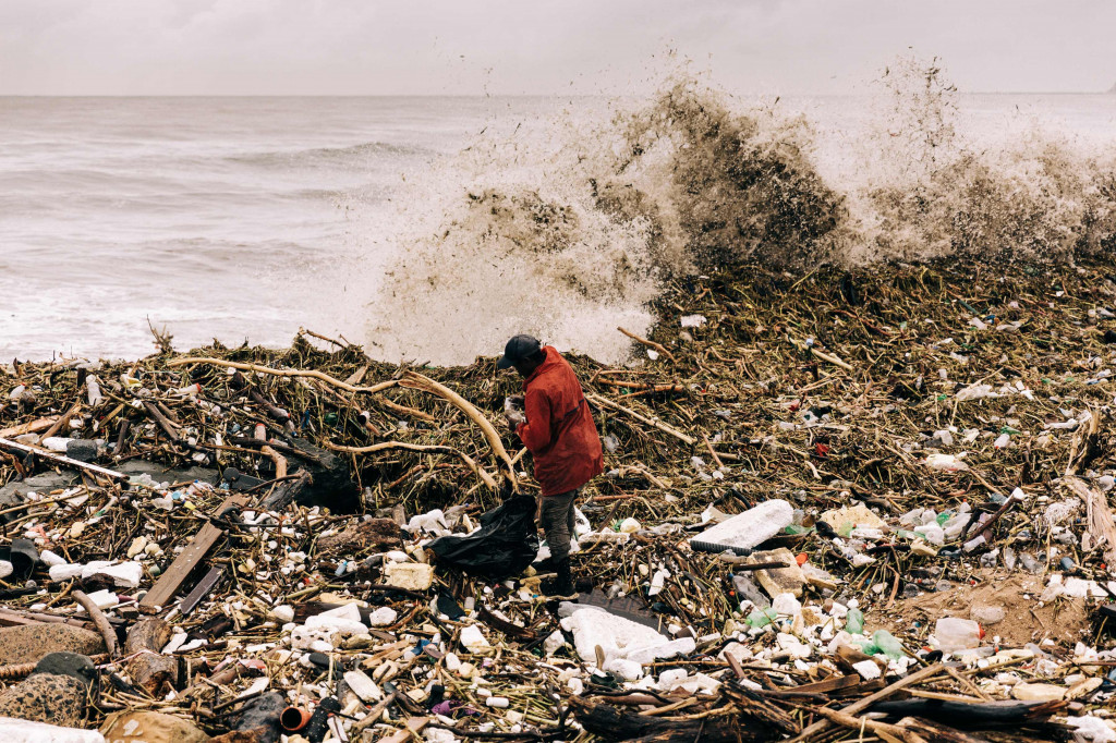 Premier Provinsi KwaZulu-Natal, Sihle Zikalala, melaporkan sedikitnya 443 tewas akibat banjir dan longsor. 