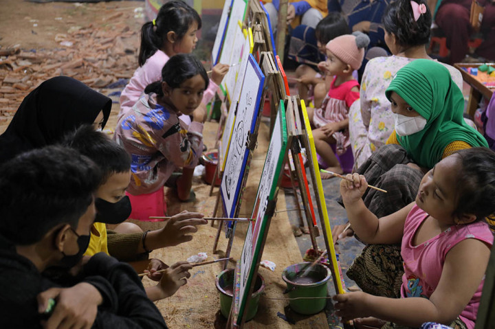 Pasar malam Puri Beta sendiri merupakan pasar malam yang ada setiap menjelang libur ramadhan hingga hari raya lebaran. Kehidupan pasar ini mulai dibuka sejak pukul 18.00 setelah adzan maghrib dan ditutup menjelang tengah malam.