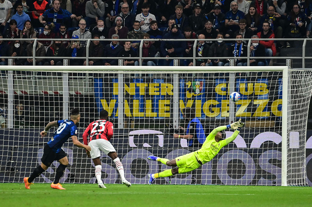 Inter Milan unggul cepat saat laga baru berjalan empat menit lewat tembakan voli Lautaro Martinez meneruskan umpan Matteo Darmian untuk menaklukkan kiper Mike Maignan. Skor berubah menjadi 1-0.