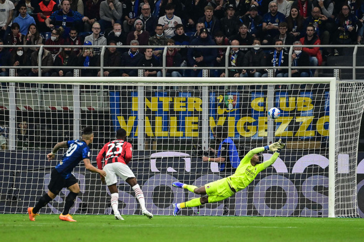 Inter Milan unggul cepat saat laga baru berjalan empat menit lewat tembakan voli Lautaro Martinez meneruskan umpan Matteo Darmian untuk menaklukkan kiper Mike Maignan. Skor berubah menjadi 1-0.