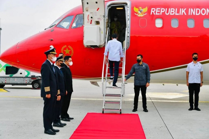 Di Kota Surabaya, Presiden juga diagendakan menyerahkan bantuan sosial kepada para penerima manfaat di beberapa lokasi. Kemudian, Presiden akan mengakhiri rangkaian kunjungan kerjanya dengan mengunjungi Kabupaten Gresik untuk memberikan bantuan sosial di sejumlah lokasi.