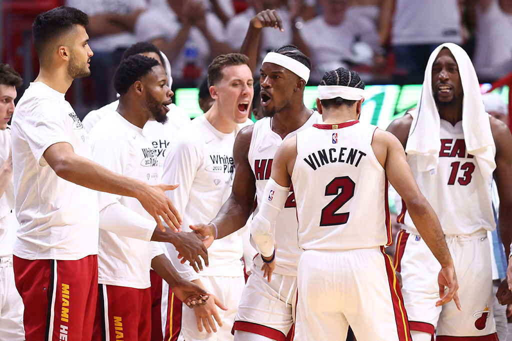 Jimmy Butler memborong 45 poin --rekor terbaiknya pada fase playoff-- saat memimpin Miami Heat mengungguli Atlanta Hawks menjadi 2-0 dengan memenangi Gim 2 putaran pertama playoff Wilayah Timur NBA di FTX Arena, Florida, Rabu, 20 April 2022 WIB.