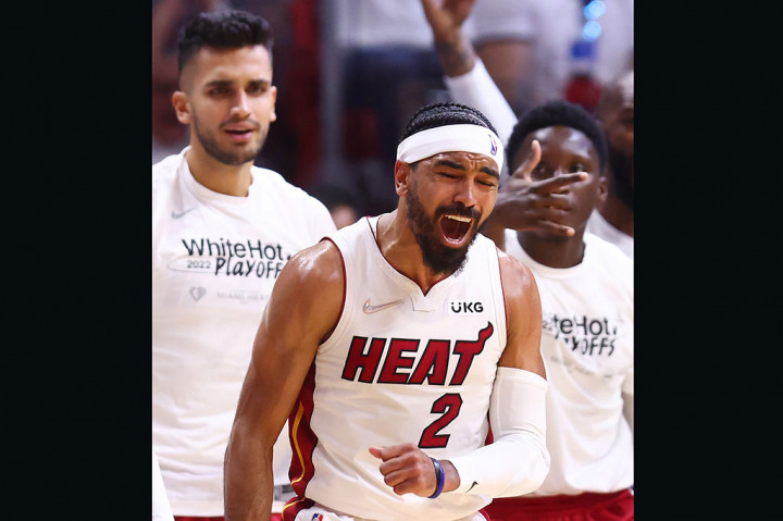 Tyler Herro menambahkan 15 poin, Max Strus mencetak 14 poin, dan Gabe Vincent melengkapi dengan 11 poin bagi Heat yang akan membawa bekal positif menjelang dua gim lanjutan di markas Hawks.