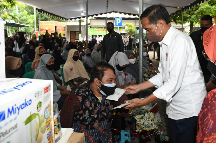 Bantuan yang diberikan adalah Bantuan Langsung Tunai (BLT) Minyak Goreng kepada para peserta Program Keluarga Harapan (PKH) serta sembako dan bantuan modal kerja sebesar Rp 1,2 juta.