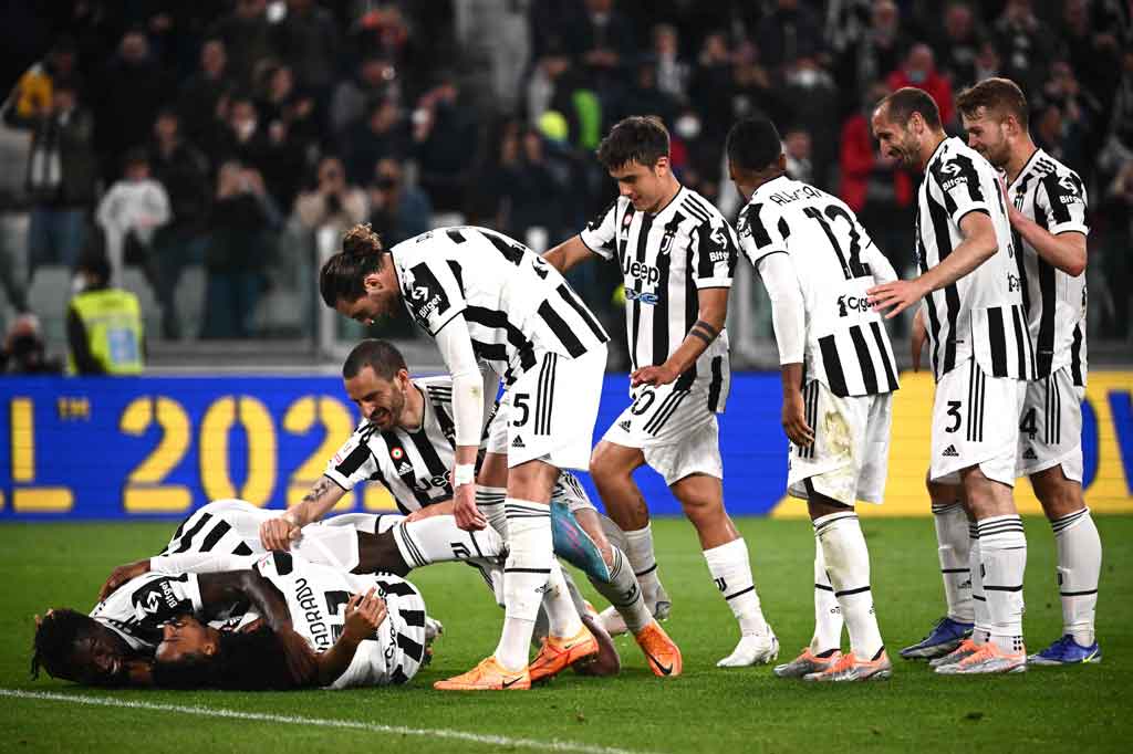 Ketika Fiorentina bangkit melancarkan tekanan, Danilo justru yang praktis mengakhiri pertandingan ini pada menit tambahan yang membuat Juve menang 2-0.