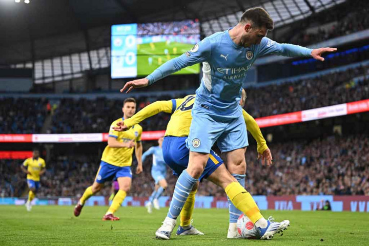 Menguasai jalannya laga, City sempat kesulitan menjebol Brighton pada babak pertama, karena tim tamu menampilkan permainan yang terorganisir dengan baik. Tidak ada gol yang tercipta di babak pertama.