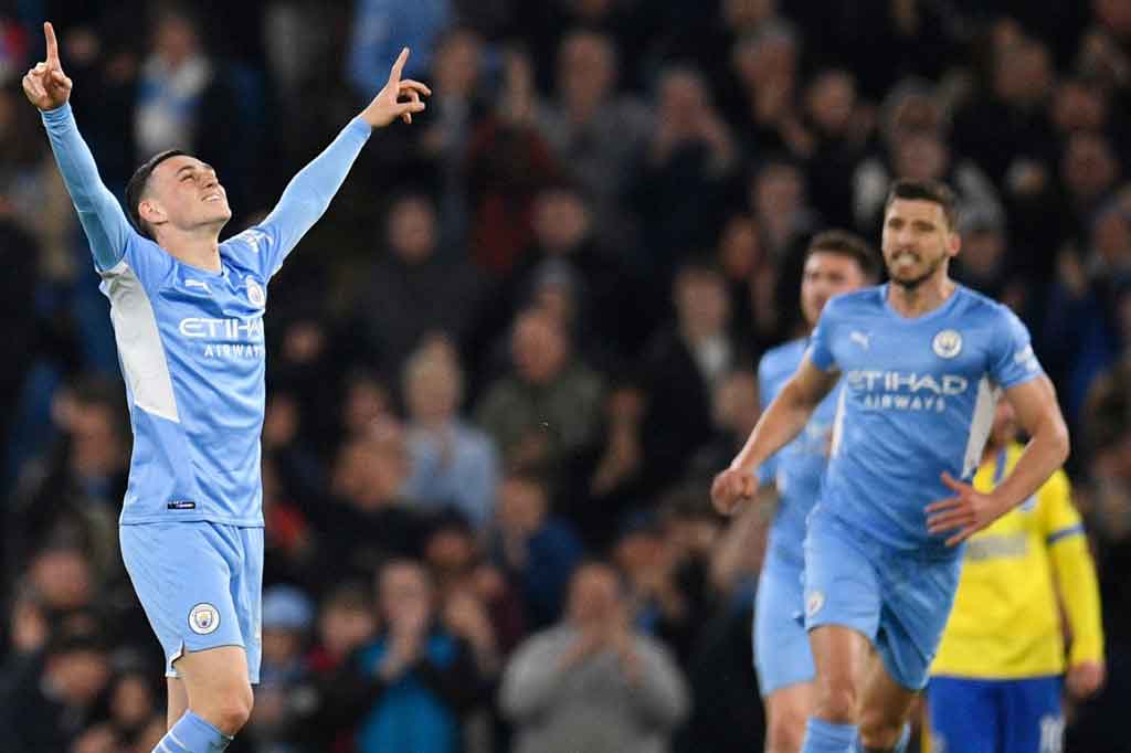 12 menit kemudian tuan rumah mencetak gol kedua setelah tendangan jarak jauh Phil Foden yang sedikit terbelokkan badan pemain lawan menaklukkan kiper Brighton Robert Sanchez.