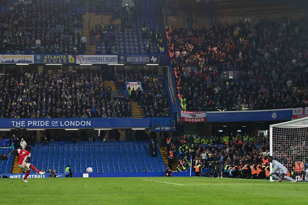Bukayo Saka menutup kemenangan Arsenal dengan mengonversi tendangan penalti pada menit ke-92, setelah sebelumnya dia dilanggar oleh Azpilicueta.