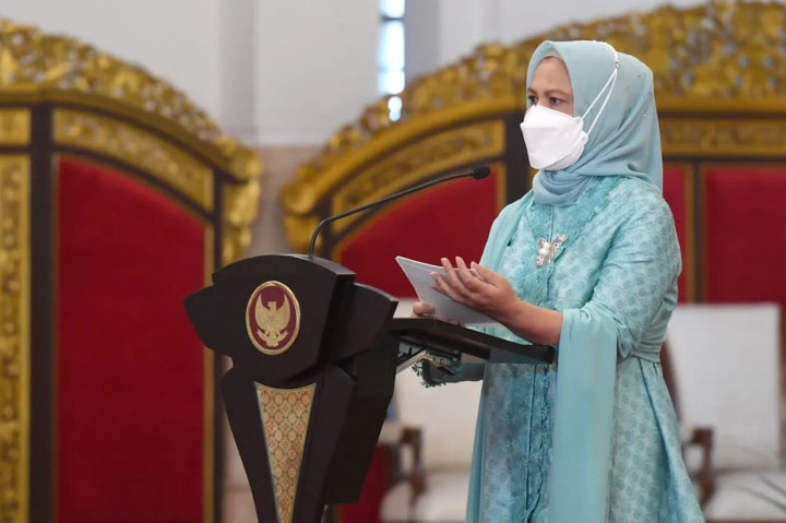 “Peringatan Hari Kartini ke-144 tahun 2022 harus dimaknai sebagai era kebangkitan perempuan Indonesia. Kebangkitan perempuan Indonesia melawan pandemi, kebangkitan perempuan Indonesia untuk pemulihan ekonomi sehingga kita bisa segera mewujudkan Indonesia Maju seperti yang kita cita-citakan bersama,” ujar Ibu Iriana.