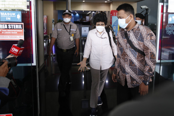 Anggota majelis hakim Dewan Pengawas (Dewas) KPK, Albertina Ho berjalan keluar usai meminta keterangan pihak Pertamina di Gedung Anti-Corruption Learning Center (ACLC) KPK, Rasuna Said, Jakarta, Kamis, 21 April 2022.