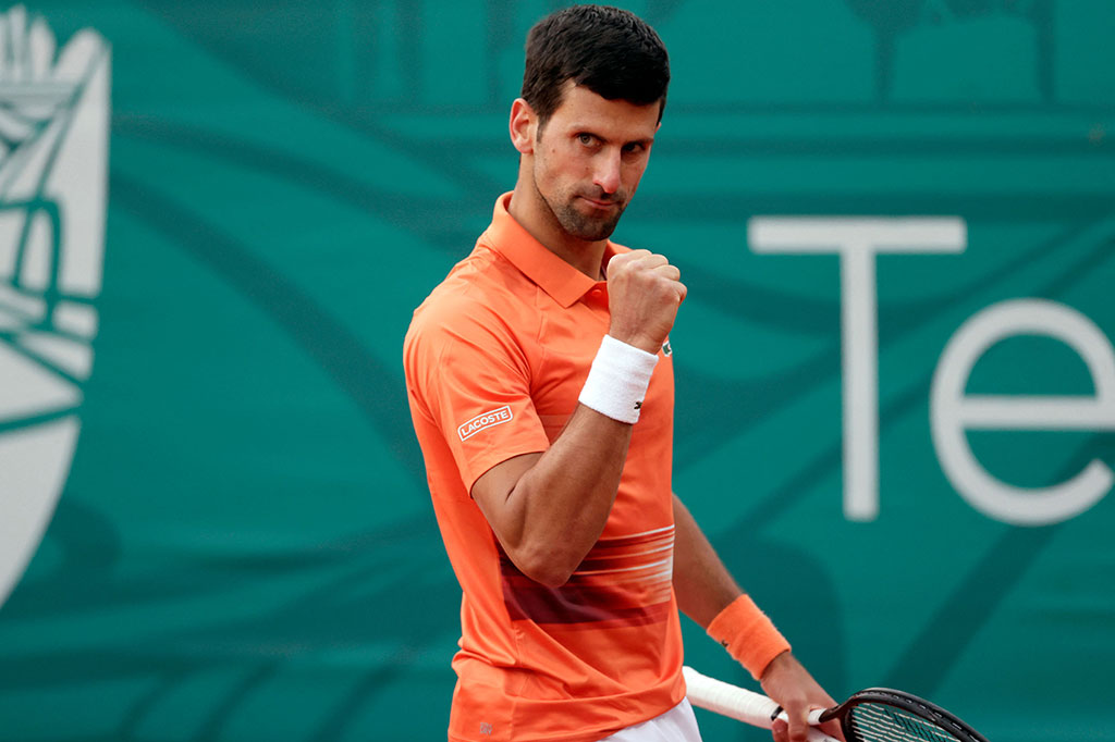Petenis Serbia Novak Djokovic melakukan selebrasi usai menundukkan lawannya di perempat final turnamen Serbia Tennis Open ATP 250, di Beograd Kamis, 21 April 2022 waktu setempat waktu setempat.