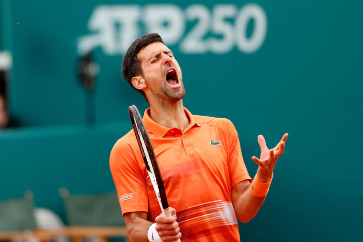 Novak Djokovic berhasil bangkit dari ketertinggalan satu set melawan rekan senegaranya, sebelum mengamankan tiket semifinal turnamen Serbia Tennis Open ATP 250.