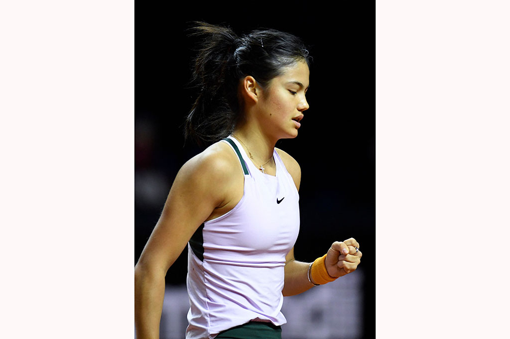 
Pada perempat final, Jumat, 22 April 2022, dia akan menghadapi pertarungan sengit lainnya melawan petenis nomor satu dunia yang juga juara French Open 2020 Iga Swiatek, yang sedang dalam kemenangan 20 pertandingan beruntun dalam tur WTA.