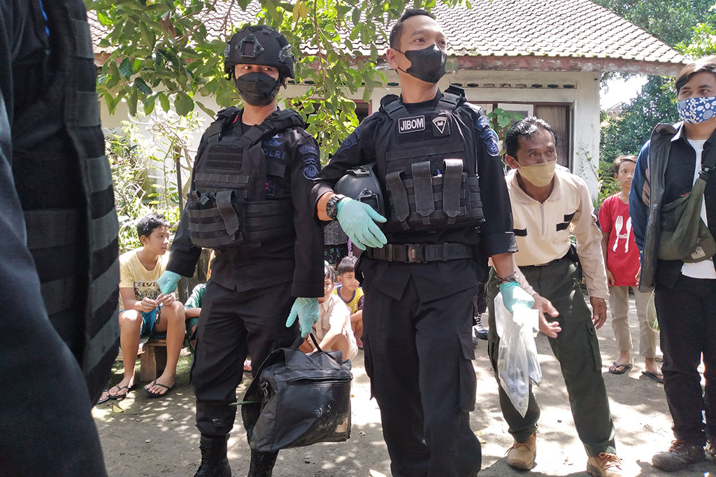 Ketua RT 22 Dusun Plosokuning V, Iwan Triantoro mengatakan peristiwa itu terjadi sekitar pukul 7.45 WIB. Sementara, rumah yang hancur tersebut milik warga bernama Munadi.