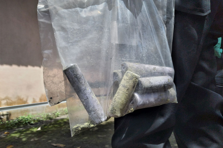 Ledakan kedua dalam peristiwa itu yang paling menimbulkan dampak parah, sebab membuat bangunan runtuh dan sejumlah material rumah terlempar beberapa meter ke rumah warga lainnya. Tembok rumah, termasuk kamar mandi, ikut runtuh akibat ledakan.