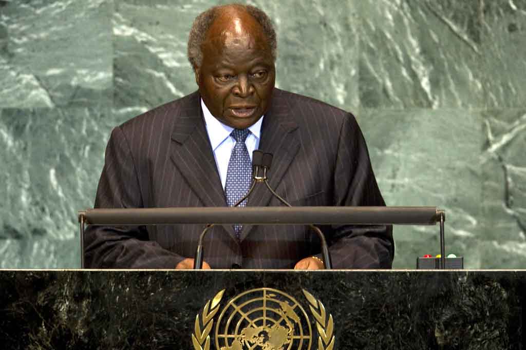 Dia memerintahkan masa berkabung nasional sampai matahari terbenam pada hari Kibaki dimakamkan, dengan semua bendera dikibarkan setengah tiang.