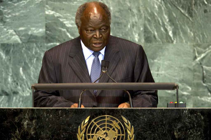 Dia memerintahkan masa berkabung nasional sampai matahari terbenam pada hari Kibaki dimakamkan, dengan semua bendera dikibarkan setengah tiang.