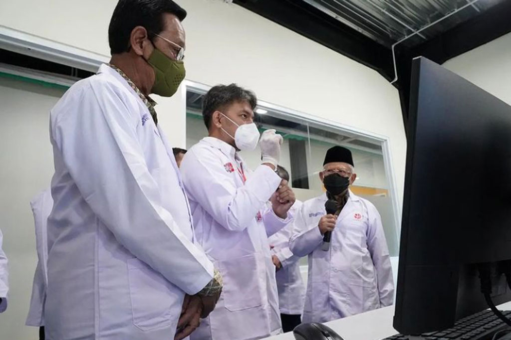 Sebagai perbandingan, kata Wapres, Korea Selatan, salah satu negara yang memimpin di bidang inovasi, mengeluarkan 4,1 persen dari PDB untuk riset dan pengembangan. Dia mengatakan jika Korea Selatan memiliki sekitar 6.800 peneliti per satu juta penduduk, Indonesia hanya memiliki 89 peneliti per satu juta penduduk. Sementara itu dalam ranking Inovasi Global tahun 2021, Indonesia berada di urutan ke-14 di Asia Tenggara dan Asia Timur, serta ke-87 di dunia, atau turun dua peringkat dari 2020.