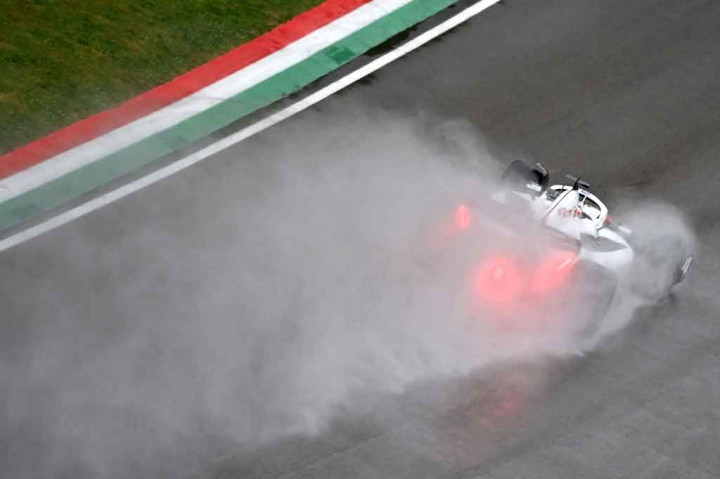 Sementara Kevin Magnussen membawa mobil Haas-nya ke P4 dan Fernando Alonso melengkapi lima besar untuk tim Alpine.