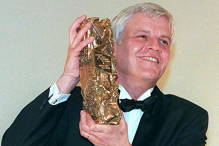 Aktor dan pembuat film Prancis Jacques Perrin, yang membintangi lusinan film termasuk Cinema Paradiso dan The Young Girls of Rochefort dan sutradara bersama Winged Migration, meninggal dunia di usia 80 tahun.