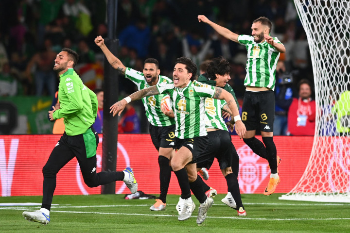 Real Betis sukses menjadi juara lewat adu penalti dengan skor 5-4.