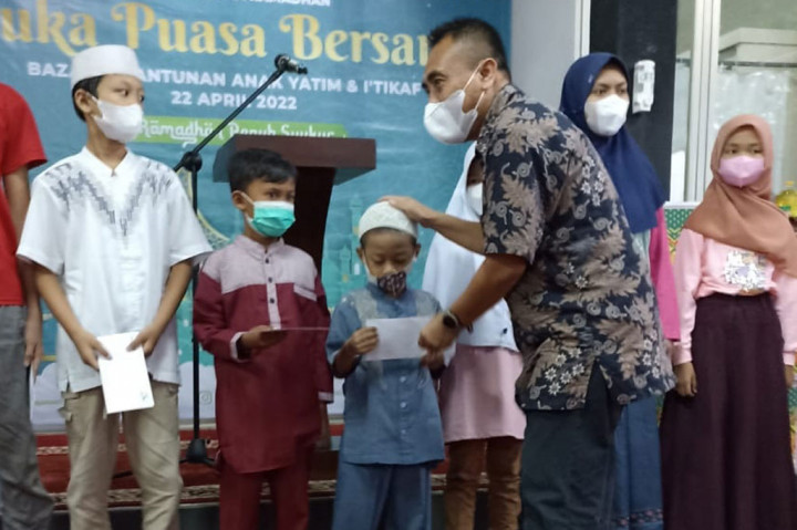 PT Pangansari Utama, perusahaan yang bergerak di bidang industri makanan memberikan santunan kepada anak yatim yang berada di sekitar kompleks industri PT Pangansari di Ciracas, Jakarta Timur. Santunan diberikan langsung  Direktur Human Resources PT Pangansari Utama, Avi Pranantha.