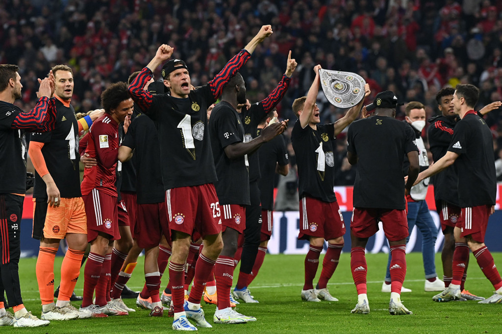 Bayern Munchen resmi menjadi juara Liga Jerman usai menang 3-1 atas Borussia Dortmund dalam pekan ke-31 di Allianz Arena, Sabtu, 23 April 2022, malam.