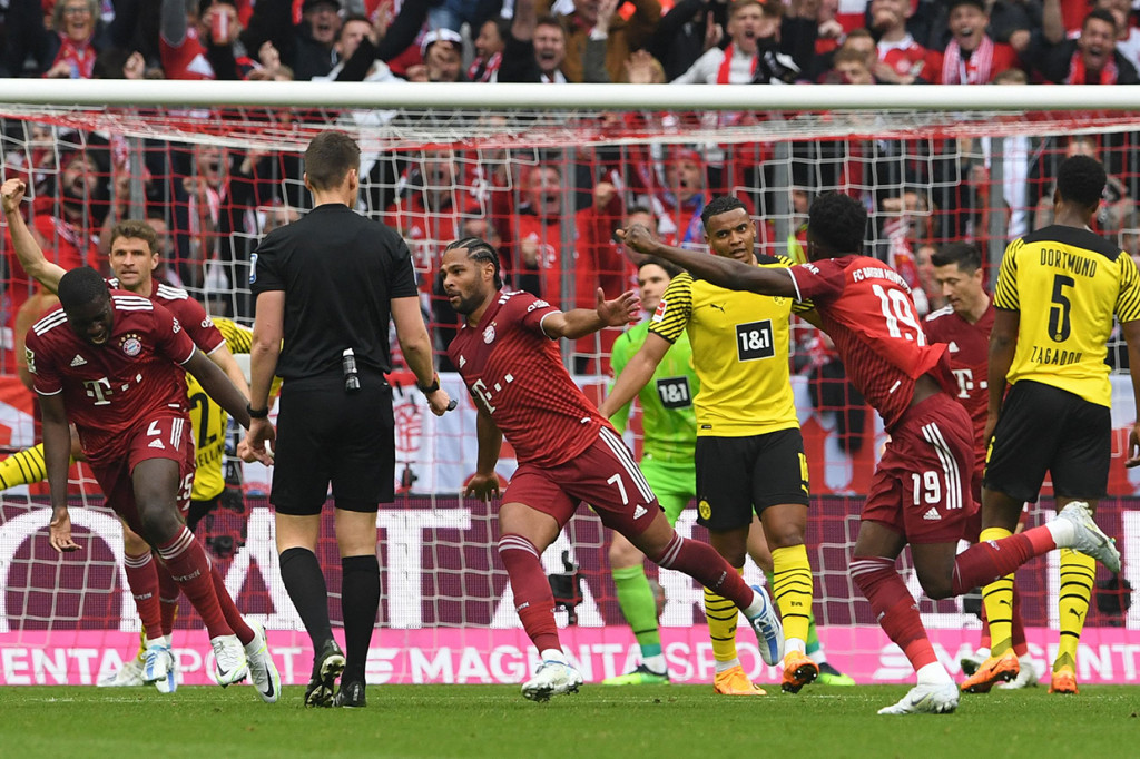 Dua gol babak pertama yang dibuat Serge Gnabry dan Robert Lewandowski membuat tuan rumah unggul 2-0.