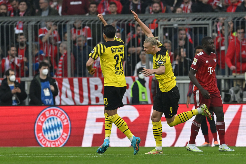 Emre Can memangkas ketertinggalan melalui penalti pada menit ke-52.