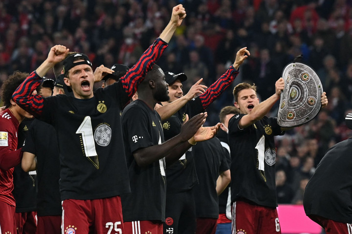 Kemenangan Bayern atas Dortmund dalam laga Der Klassiker membuat klub berjuluk FC Hollywood itu mengoleksi 75 poin dalam 31 pertandingan, sekaligus unggul 12 poin atas Dortmund sebagai rival terdekat.